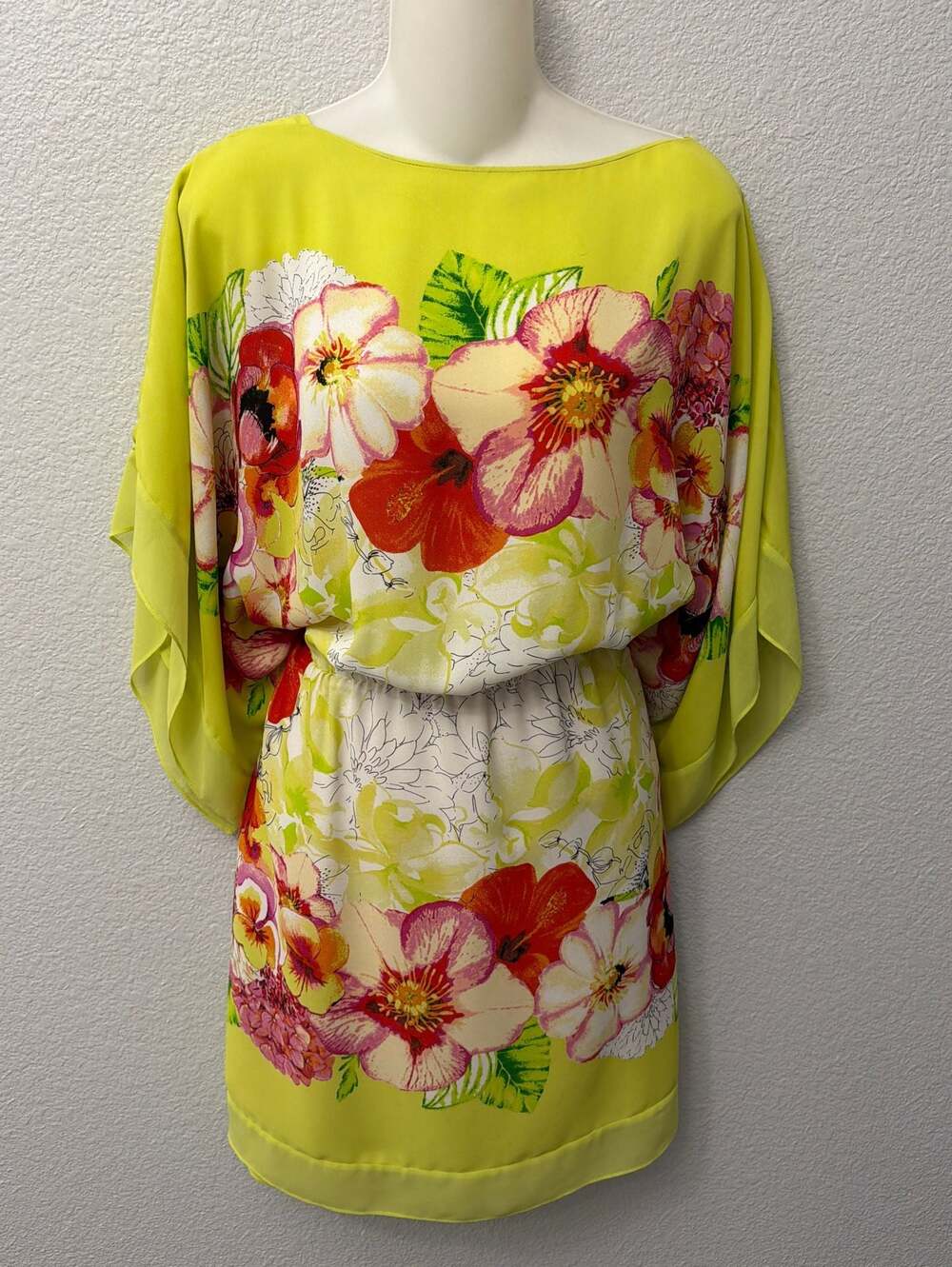 BCBGMAXAZRIA Miriam Floral Print Kimono Sleeve Dress in Lemongrass Size M/L
